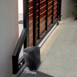 Motorisation à crémaillères pour portail coulissant - SCS Sentinel