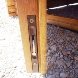 Abri en bois massif 19,8m² PLUS 28mm traité teinté marron Gardy Shelter