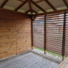 Pool house en bois thermo traité 12,31m² BLUETERM, 2 parois avec ventelles et 2 parois avec comptoirs - HABRITA