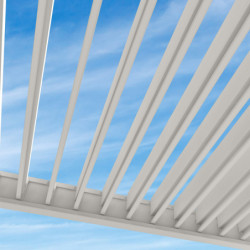 Pergola bioclimatique autoportante en alu blanc 3x4m Ombrea