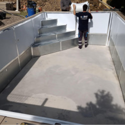 Escalier d'angle pour piscine en béton rectangulaire Naturalis hauteur 140cm