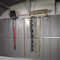 Support mural en acier galvanisé pour abris de jardin Spacemaker