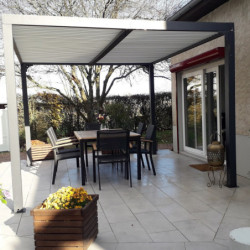 Pergola bioclimatique aluminium anthracite 10,80m² + toit avec lames ovales écru HABRITA