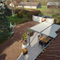 Pergola bioclimatique aluminium anthracite 10,80m² + toit avec lames ovales écru HABRITA