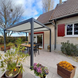 Pergola bioclimatique aluminium anthracite 10,80m² + toit avec lames ovales écru HABRITA