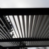 Pergola bioclimatique aluminium anthracite 10,80m² + toit avec lames ovales écru HABRITA