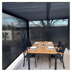 Pergola bioclimatique aluminium anthracite 10,80m² toit avec lames ovales aluminium + 2 rideaux gris pour les côtés – HABRITA