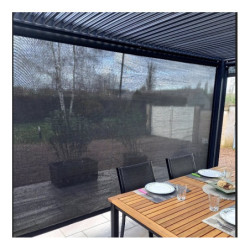 Pergola bioclimatique aluminium anthracite 10,80m² toit avec lames ovales aluminium + 2 rideaux gris pour les côtés – HABRITA