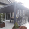 Pergola bioclimatique alu anthracite 10,80m² toit avec lames ovales alu + 5 panneaux moucharabieh + 1 rideau gris – HABRITA