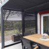 Pergola bioclimatique aluminium anthracite 10,80m² toit avec lames ovales aluminium + ventelles latérales pour côté 3m – HABRITA