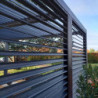Pergola bioclimatique aluminium anthracite 10,80m² toit avec lames ovales aluminium + ventelles latérales pour côté 3m – HABRITA