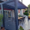 Pergola bioclimatique alu anthracite 10,80m² toit avec lames ovales aluminium + ventelles latérales pour côté 3,60m – HABRITA