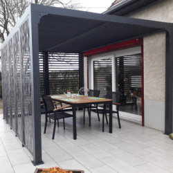 Pergola bioclimatique alu anthracite 10,80m² + ventelles + 5 panneaux moucharabieh – HABRITA	