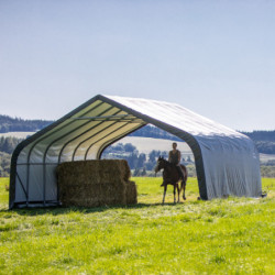 Abri pour animaux 49,6m² démontable en acier et polyéthylène vert – Shelter Logic