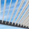 Pergola bioclimatique autoportante en alu anthracite - lames blanches - 3x4m Ombrea