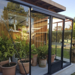 Serre adossée LUXIA 7,2m² en aluminium laqué et verre trempé 4mm + embase incluse - Lams