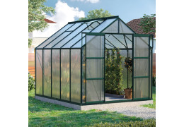 Serre de jardin : quelle taille choisir pour un potager productif toute l’année ?